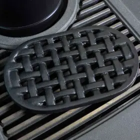 Twi-04 Minuteman Cast Iron Oval Trivet